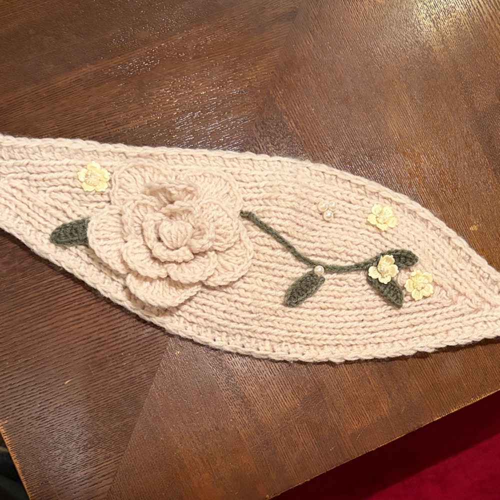 Elegant Cream Floral Knit Headband